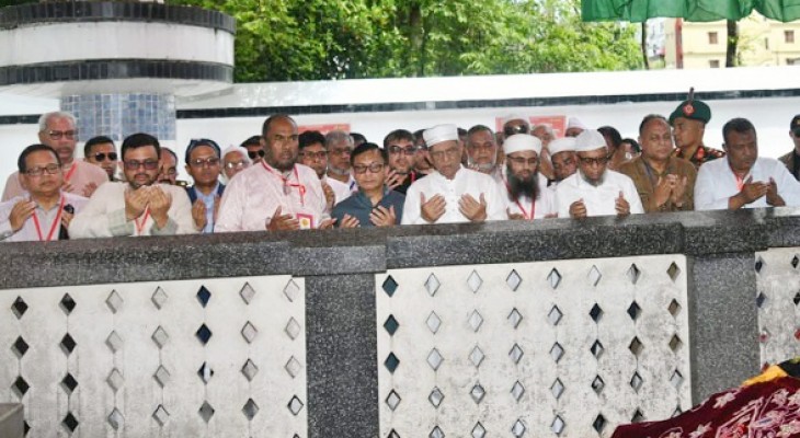 সিলেটে শাহজালাল ও শাহপরানের মাজার জিয়ারত করেছেন রাষ্ট্রপতি